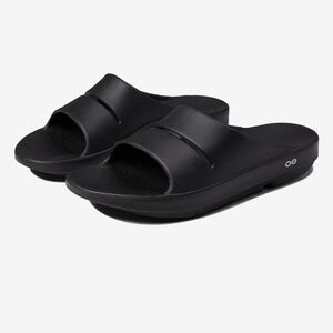 OOFOS OOaah slide. Never worn. New without tags. SIZE MENS 3 WOMENS 5. EU 36.